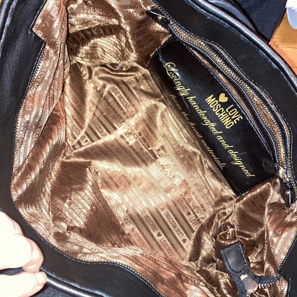 LOVE MOSCHINO AS IS hotel print red tote bag-inside ZIP pocket flawless interior - Picture 5 of 6